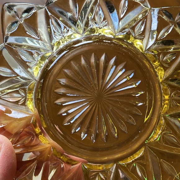 Small Vintage Depression Glass Sweet Plate 5.5 - 6.5 Inches - Picture 3 of 5